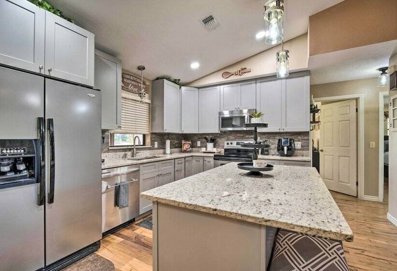 Charming Lake Panasoffkee Abode On 2 Acres!