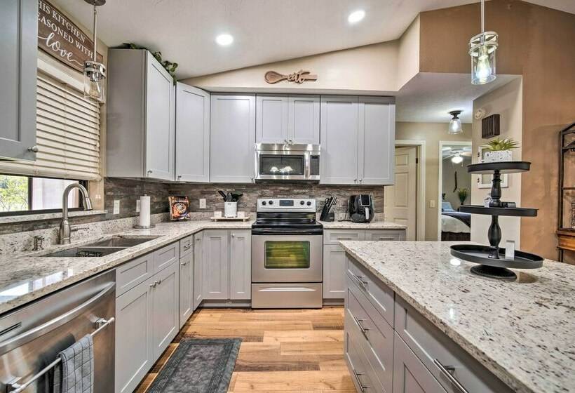 Charming Lake Panasoffkee Abode On 2 Acres!