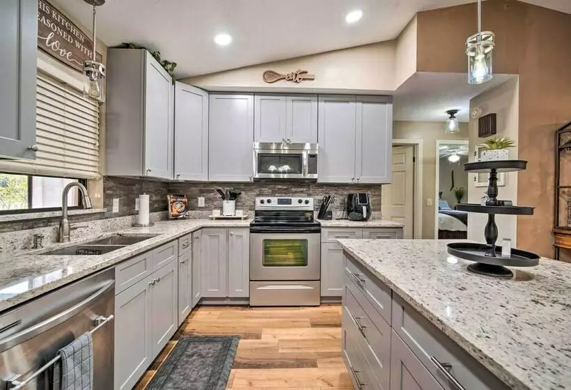 Charming Lake Panasoffkee Abode On 2 Acres!