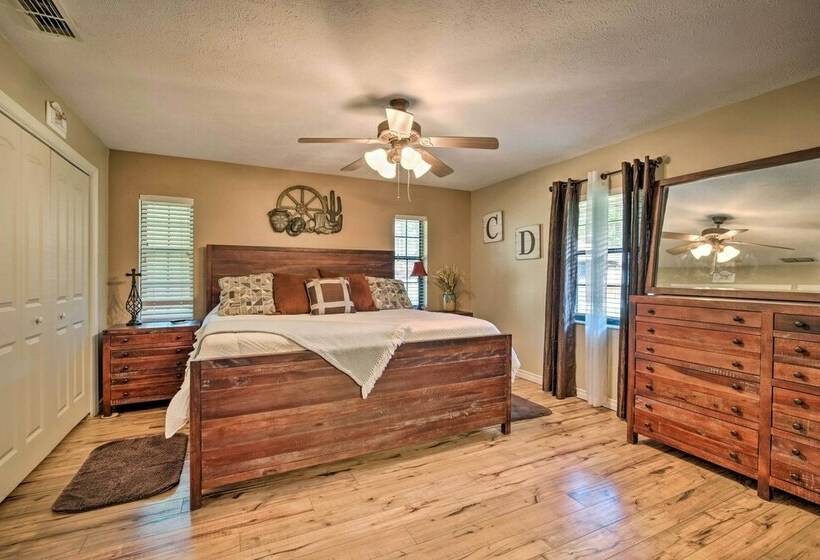 Charming Lake Panasoffkee Abode On 2 Acres!