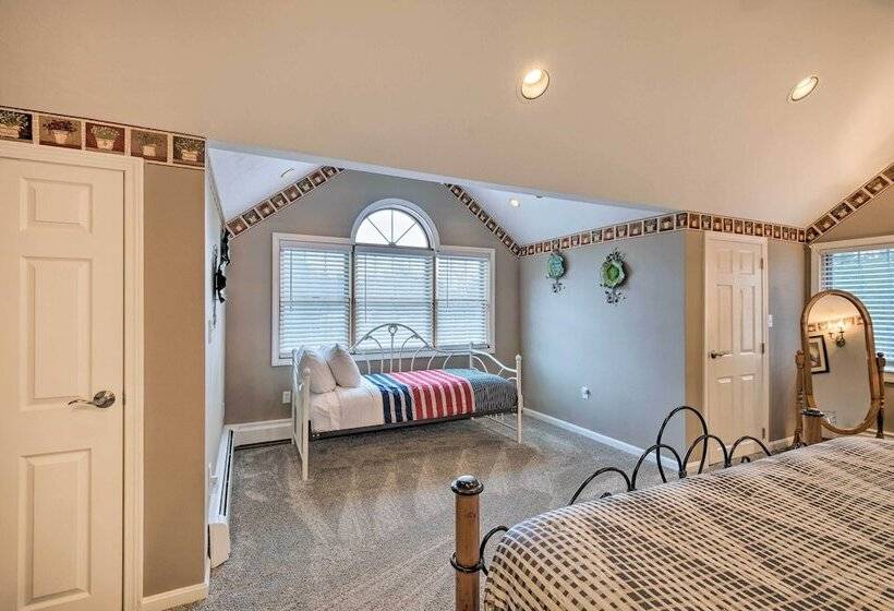 Charming Retreat ~ 1 Mi To Ossipee Lake Marina!