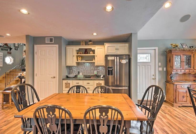 Charming Retreat ~ 1 Mi To Ossipee Lake Marina!