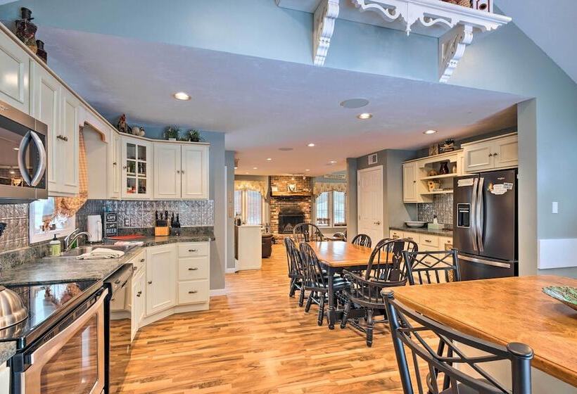 Charming Retreat ~ 1 Mi To Ossipee Lake Marina!