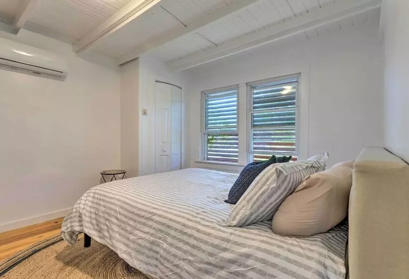 Coastal Portsmouth Home W/ Bay Access Near Newport