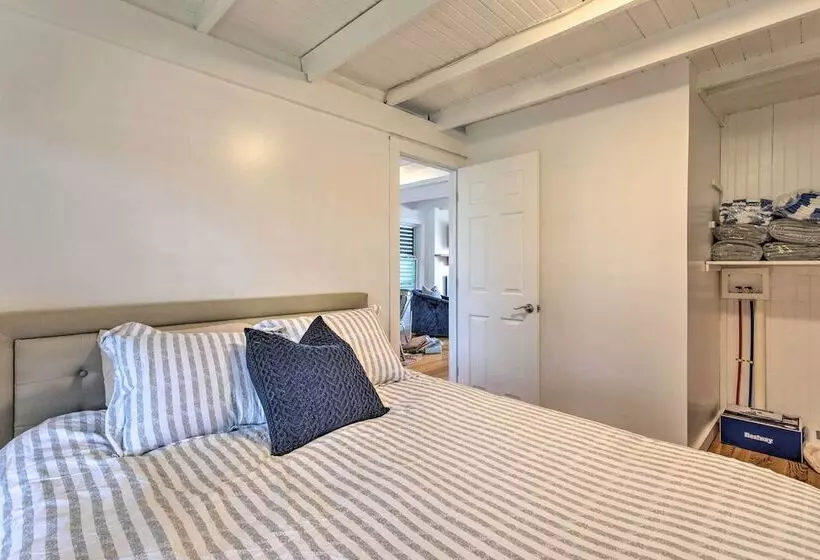 Coastal Portsmouth Home W/ Bay Access Near Newport