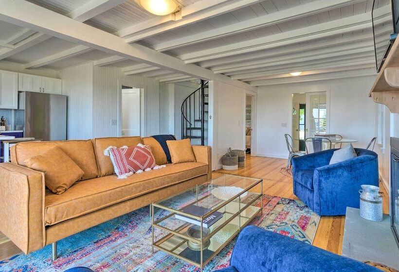 Coastal Portsmouth Home W/ Bay Access Near Newport