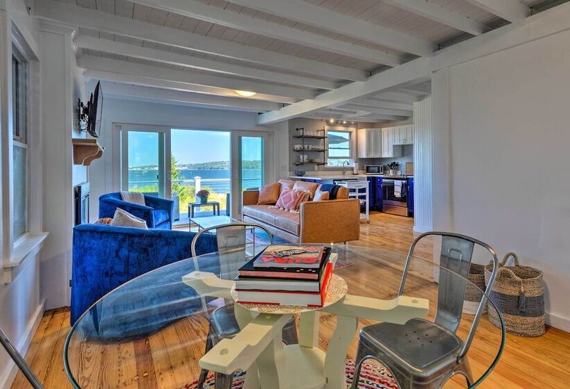 Coastal Portsmouth Home W/ Bay Access Near Newport