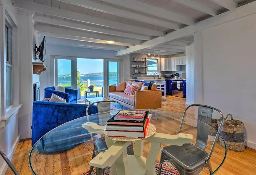 Coastal Portsmouth Home W/ Bay Access Near Newport