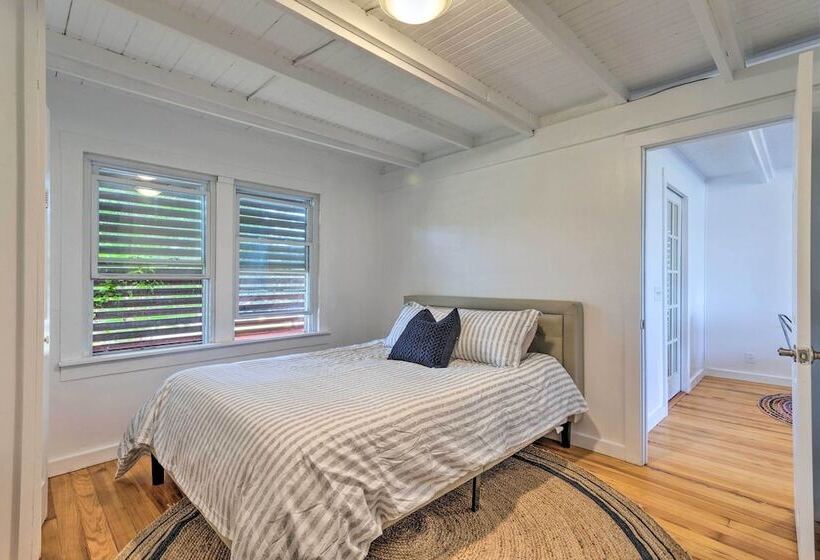 Coastal Portsmouth Home W/ Bay Access Near Newport