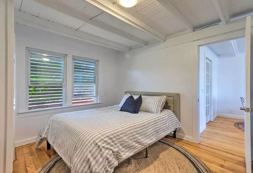 Coastal Portsmouth Home W/ Bay Access Near Newport