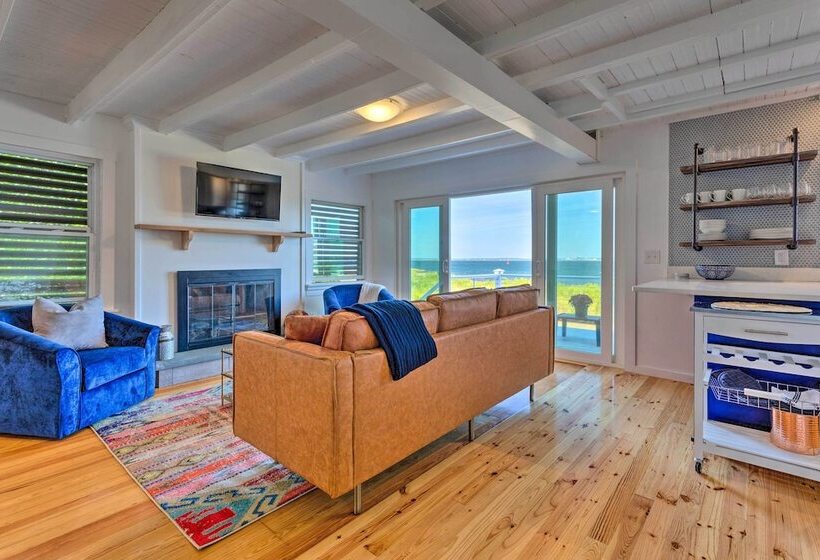 Coastal Portsmouth Home W/ Bay Access Near Newport