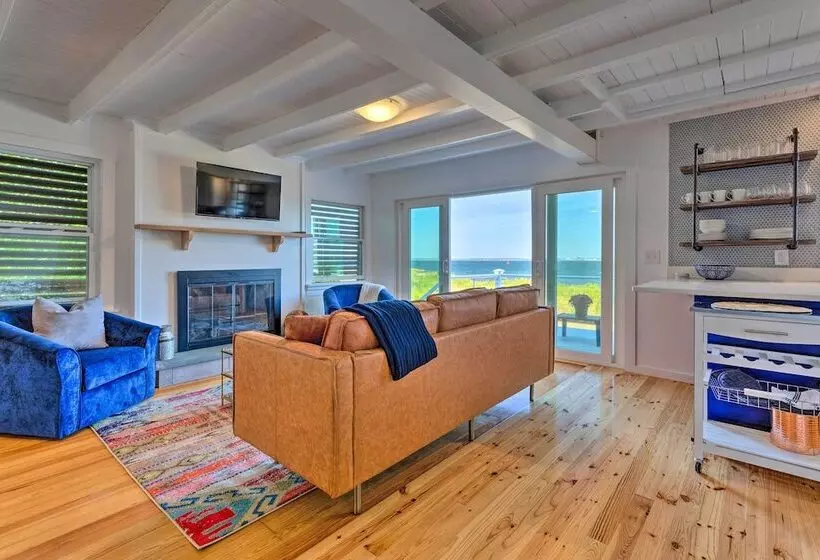 Coastal Portsmouth Home W/ Bay Access Near Newport