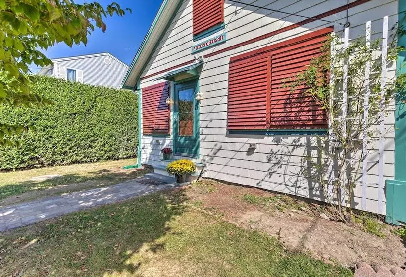 Coastal Portsmouth Home W/ Bay Access Near Newport