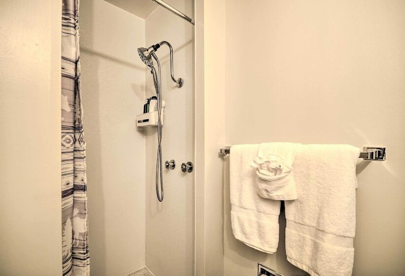 Contact Mountain Hideaway W/ Views & Porches!