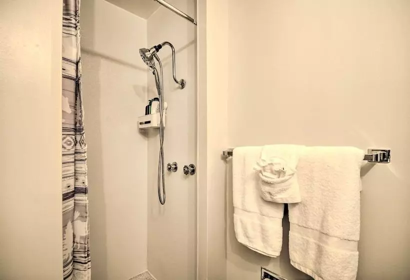 Contact Mountain Hideaway W/ Views & Porches!