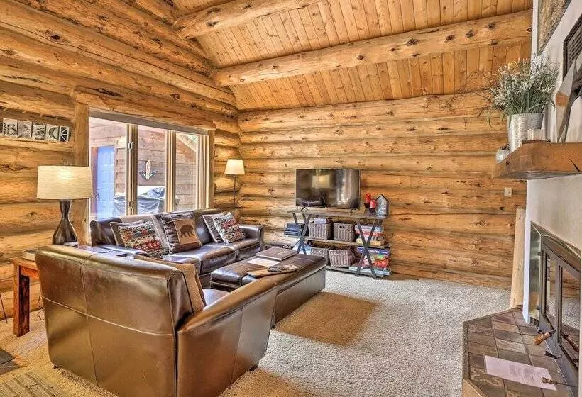 8 Mi To Gondola: Cozy Breckenridge Cabin W/ Deck!