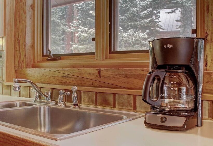 8 Mi To Gondola: Cozy Breckenridge Cabin W/ Deck!