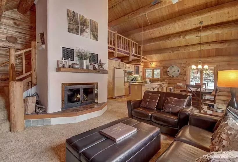 8 Mi To Gondola: Cozy Breckenridge Cabin W/ Deck!