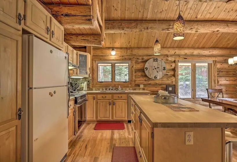 8 Mi To Gondola: Cozy Breckenridge Cabin W/ Deck!