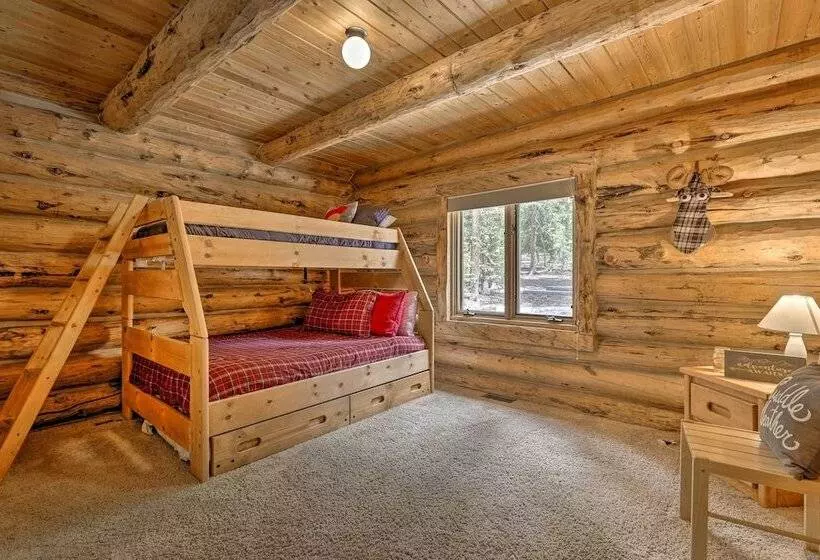 8 Mi To Gondola: Cozy Breckenridge Cabin W/ Deck!