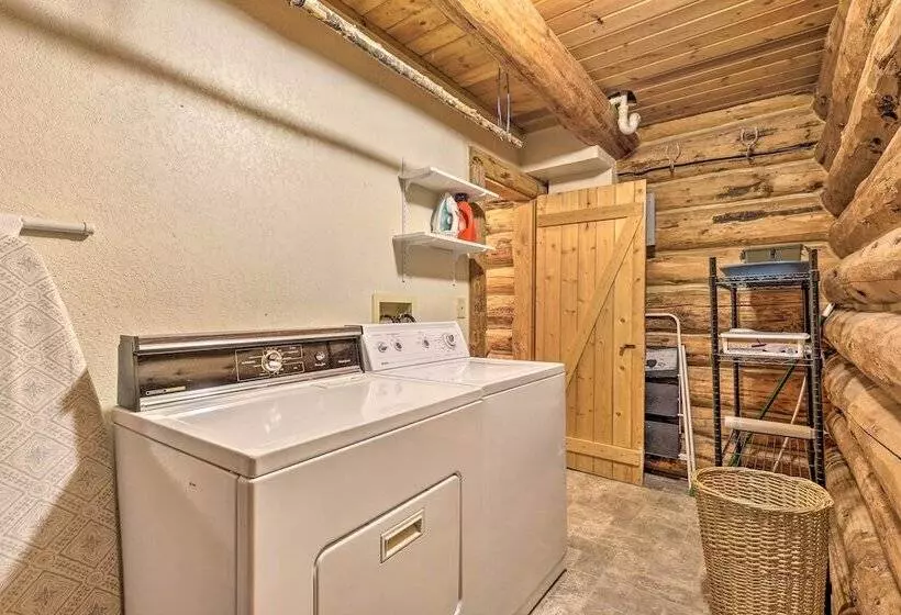 8 Mi To Gondola: Cozy Breckenridge Cabin W/ Deck!