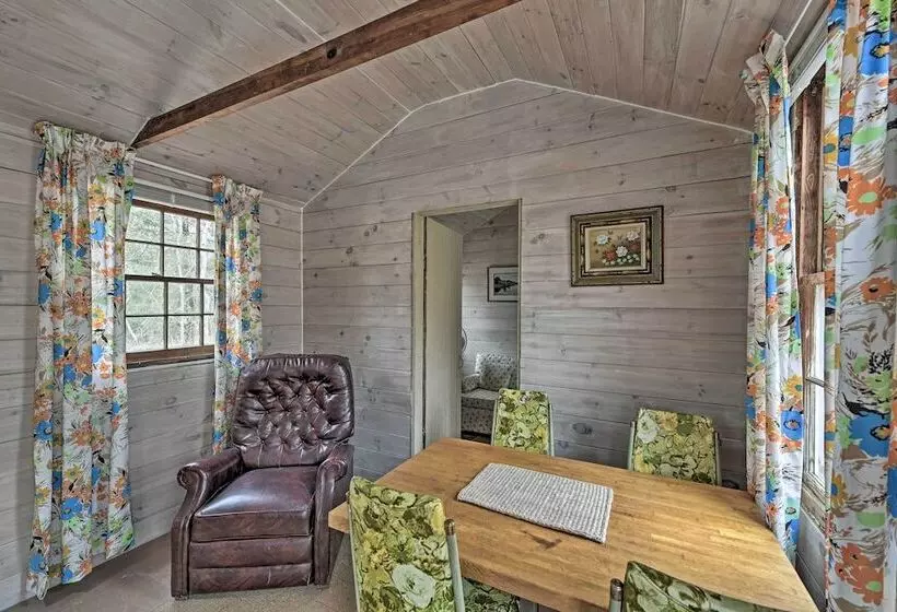 Cozy Vineyard Haven Cottage < 1 Mi To Beach!