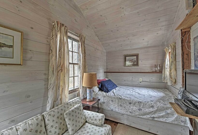 Cozy Vineyard Haven Cottage < 1 Mi To Beach!