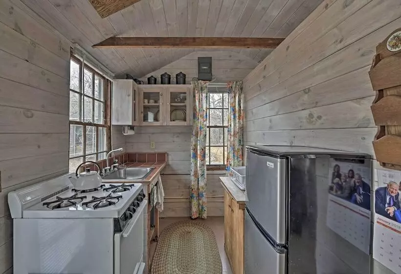 Cozy Vineyard Haven Cottage < 1 Mi To Beach!