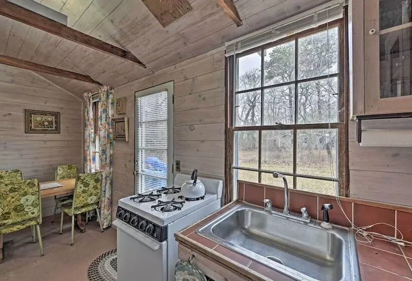 Cozy Vineyard Haven Cottage < 1 Mi To Beach!