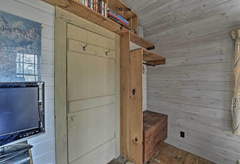 Cozy Vineyard Haven Cottage < 1 Mi To Beach!