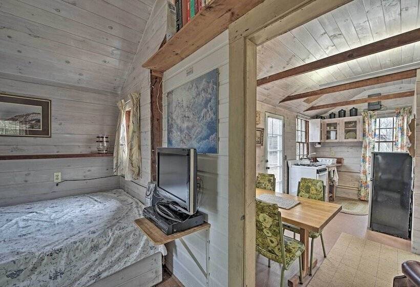 Cozy Vineyard Haven Cottage < 1 Mi To Beach!