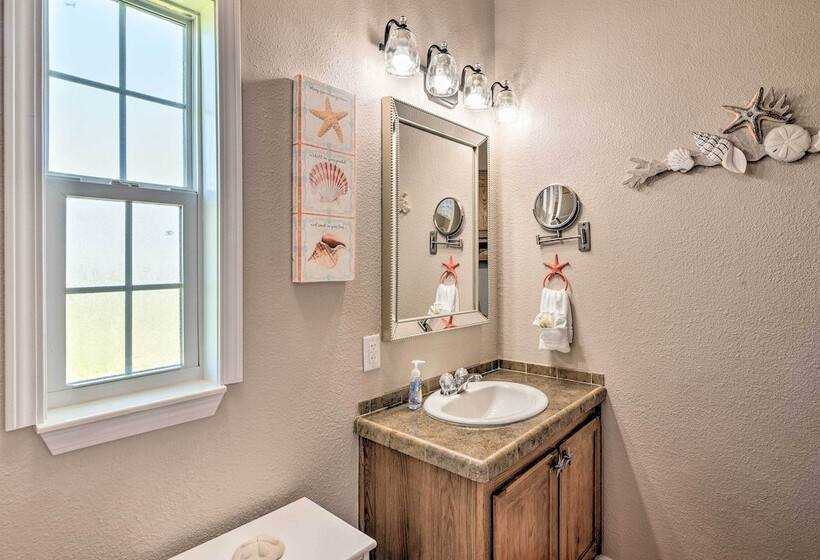 Walk To Shore: Crystal Beach Coastal Home!