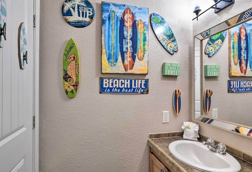 Walk To Shore: Crystal Beach Coastal Home!