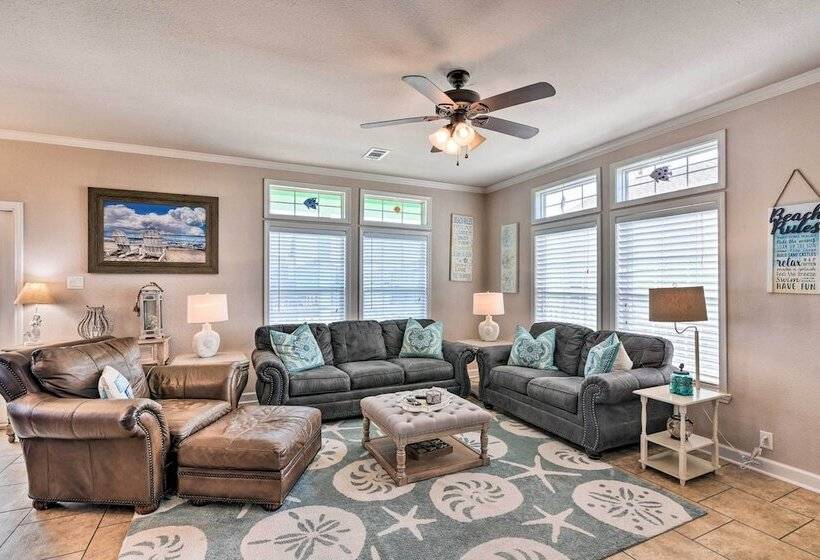 Walk To Shore: Crystal Beach Coastal Home!