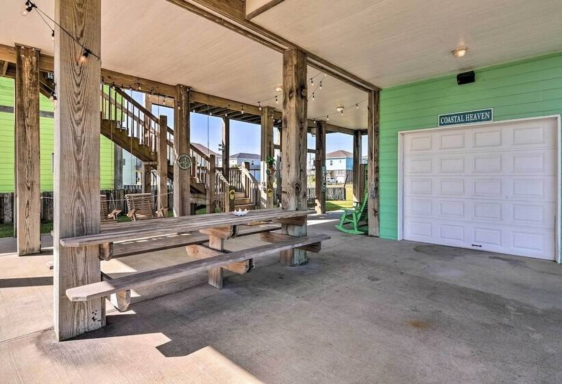 Walk To Shore: Crystal Beach Coastal Home!