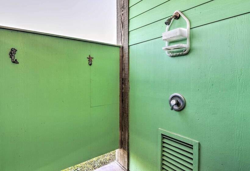 Walk To Shore: Crystal Beach Coastal Home!