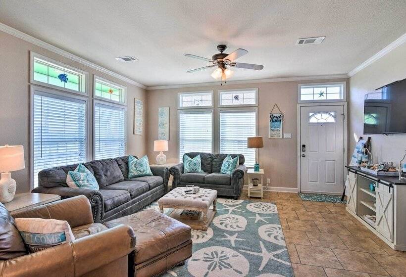 Walk To Shore: Crystal Beach Coastal Home!