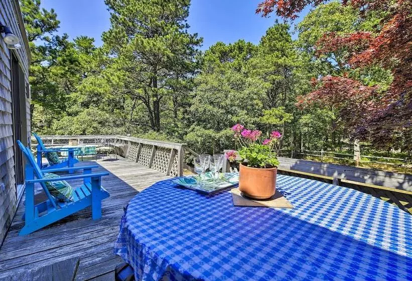 Coastal Cottage: Walk To Chipman S Cove!