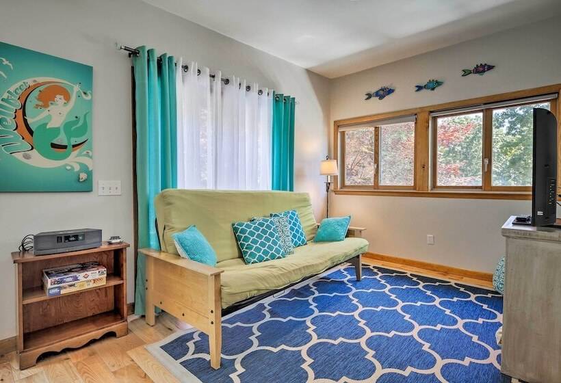 Coastal Cottage: Walk To Chipman S Cove!