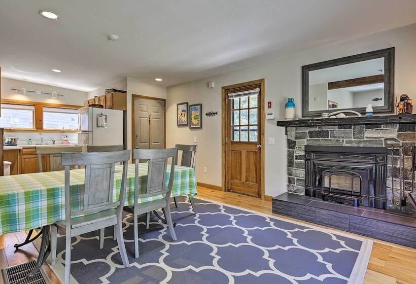 Coastal Cottage: Walk To Chipman S Cove!