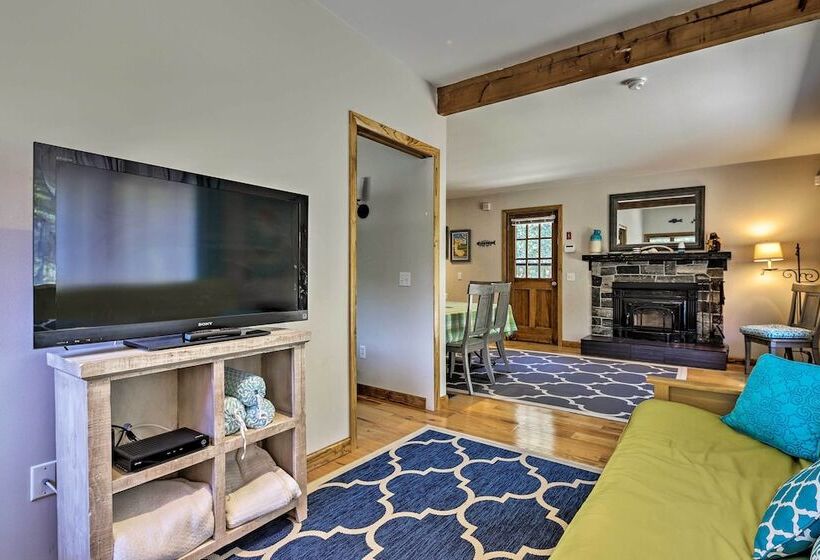 Coastal Cottage: Walk To Chipman S Cove!