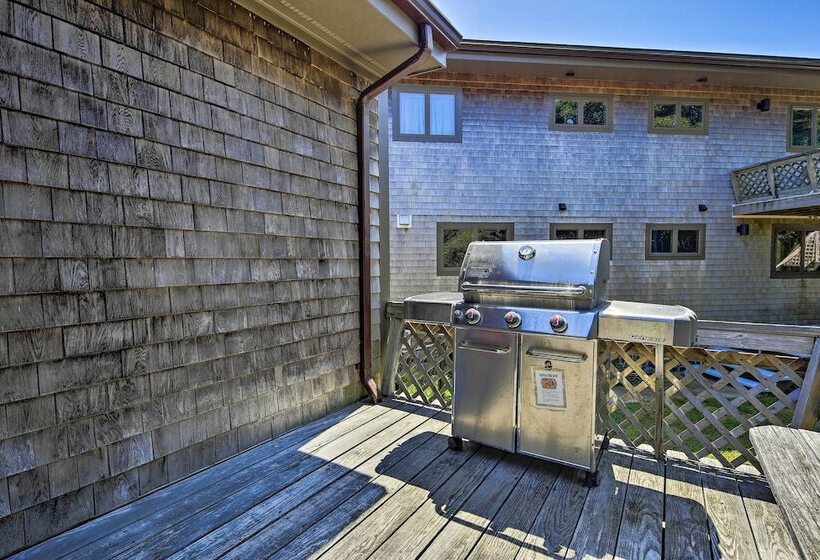 Coastal Cottage: Walk To Chipman S Cove!