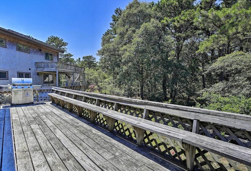 Coastal Cottage: Walk To Chipman S Cove!