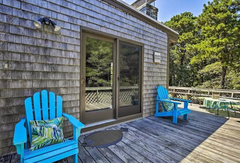 Coastal Cottage: Walk To Chipman S Cove!