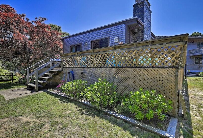 Coastal Cottage: Walk To Chipman S Cove!