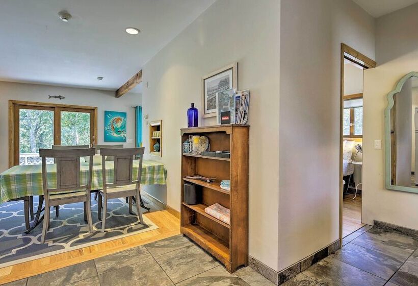 Coastal Cottage: Walk To Chipman S Cove!