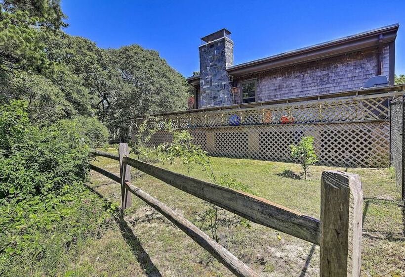 Coastal Cottage: Walk To Chipman S Cove!