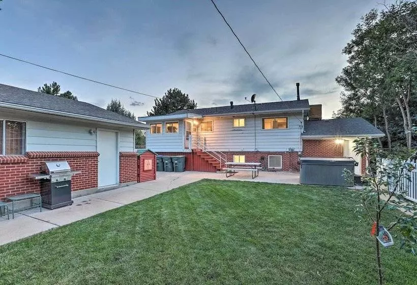 Duke & Daisy Mae S Hideaway   10 Mi To Denver!