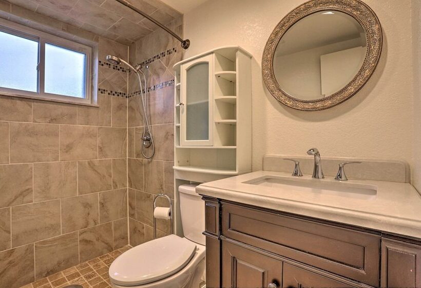 Duke & Daisy Mae S Hideaway   10 Mi To Denver!