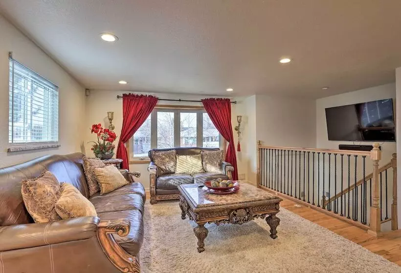 Duke & Daisy Mae S Hideaway   10 Mi To Denver!